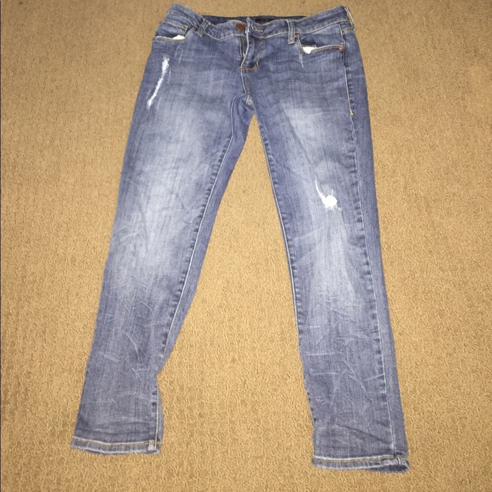 Lightly ripped cropped jeans