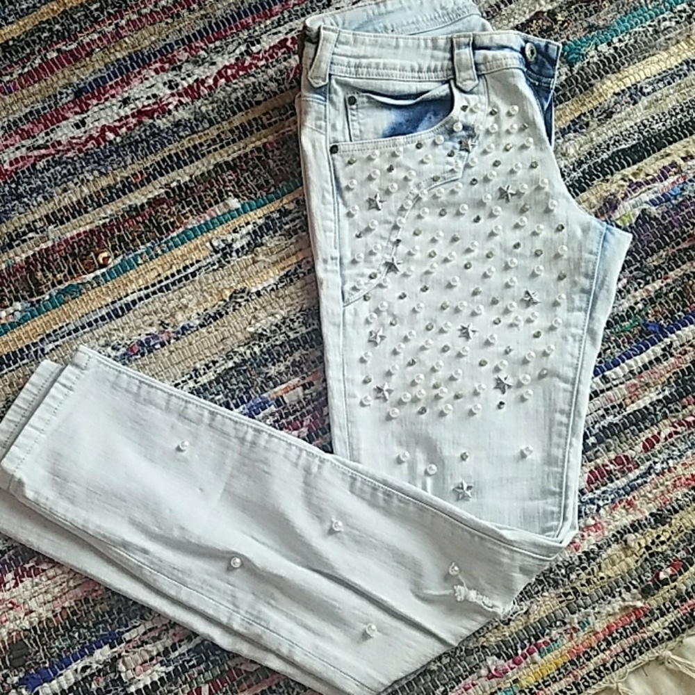 😈❤❤NWOT super skinny white wash pearl jeans 👖💞