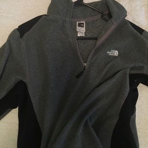 North Face men's medium 1/4 zip, pull over fleece.