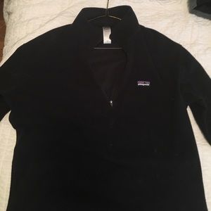 Patagonia men's black 1/4 zip pull over fleece.