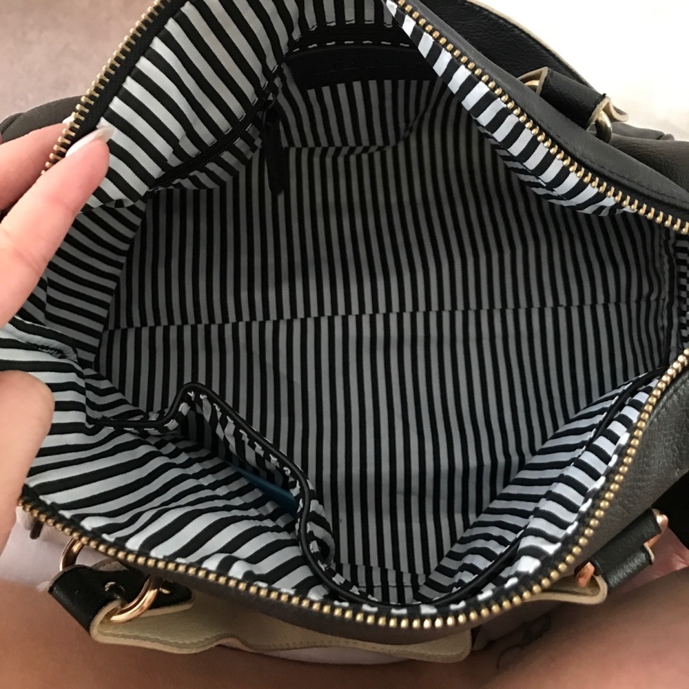 Charming Charlie crossbody - Picture 2 of 5