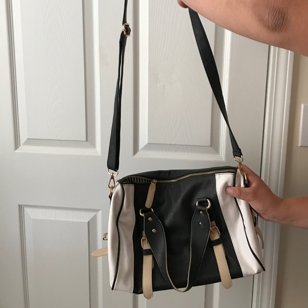 Charming Charlie crossbody - Picture 5 of 5