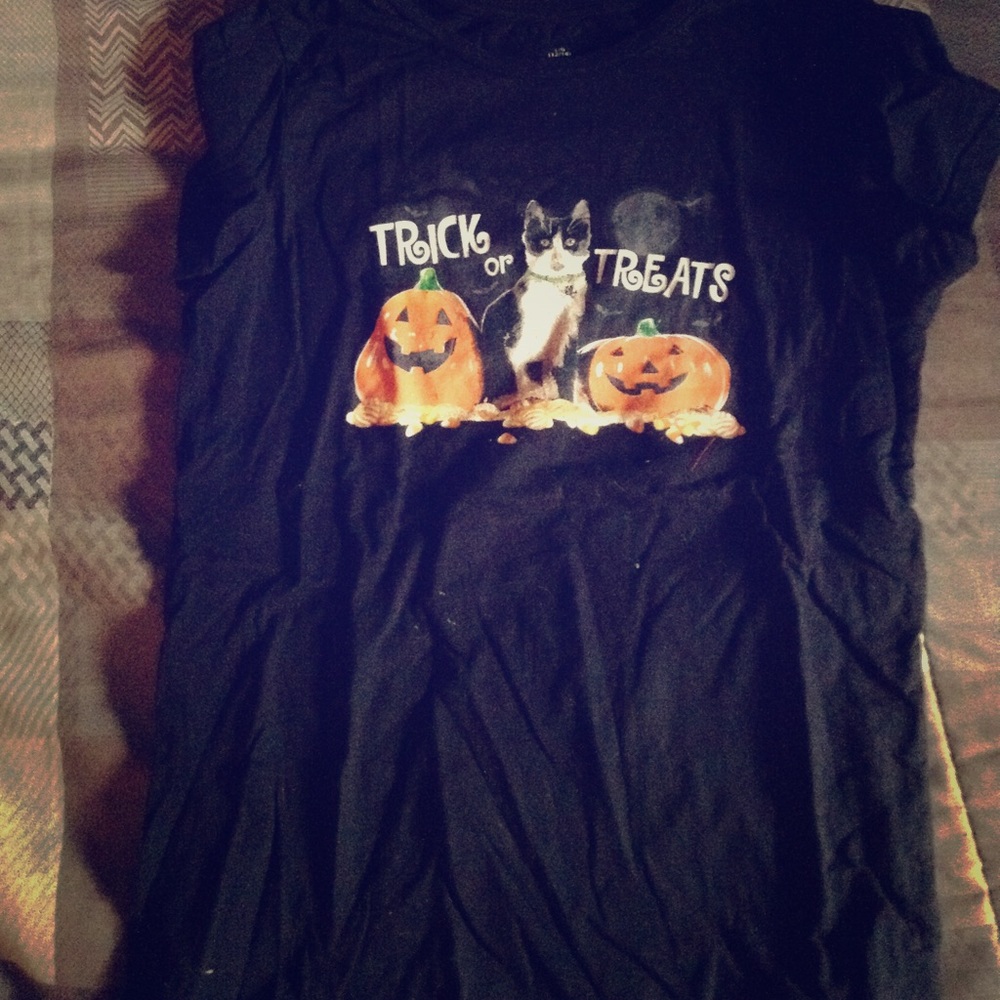 Black Halloween cat shirt