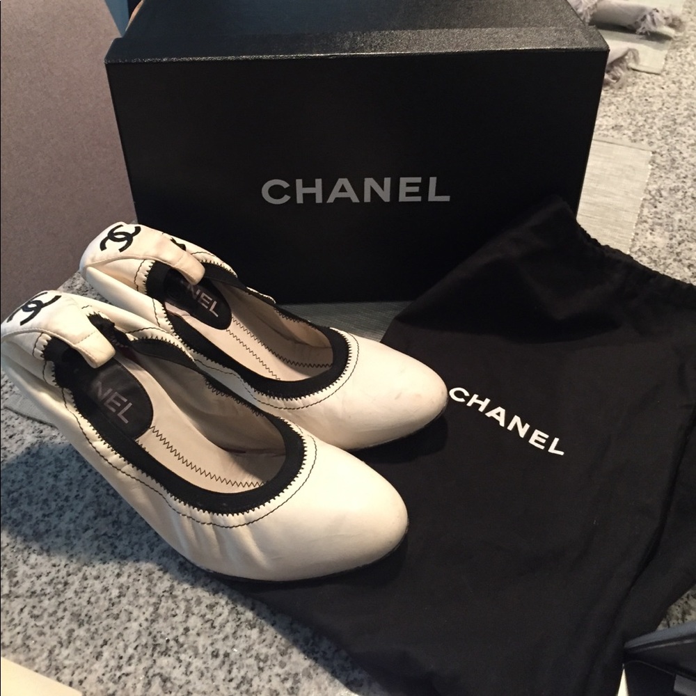 Authentic CHANEL stretch pump