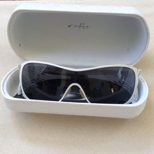 White shades with grey lenses ZERO SCRATCHES