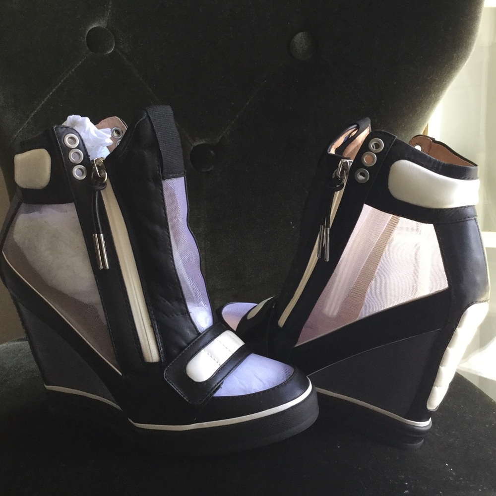 L.A.M.B Wedges "Stephanie"