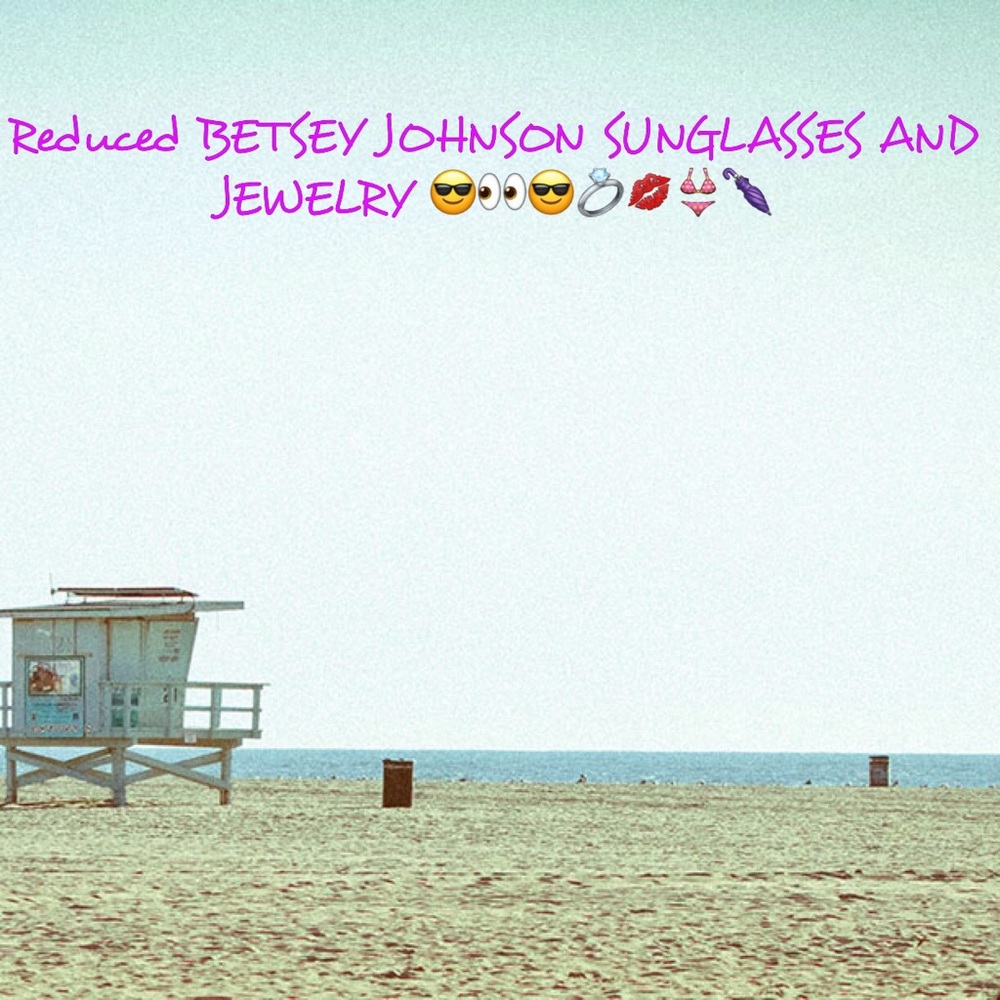 Reduced Betsey Johnson sunglasses 😎👙👒🕶