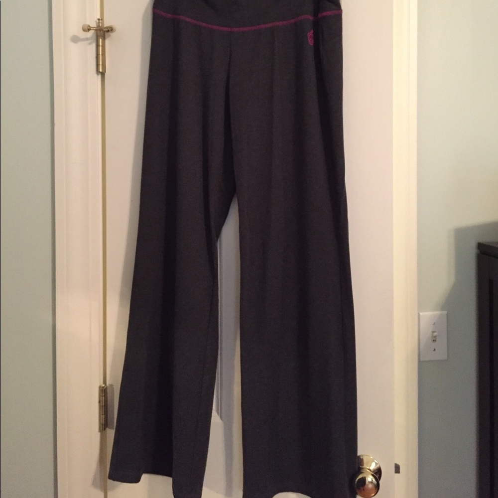 gray yoga pants with flare bottom
