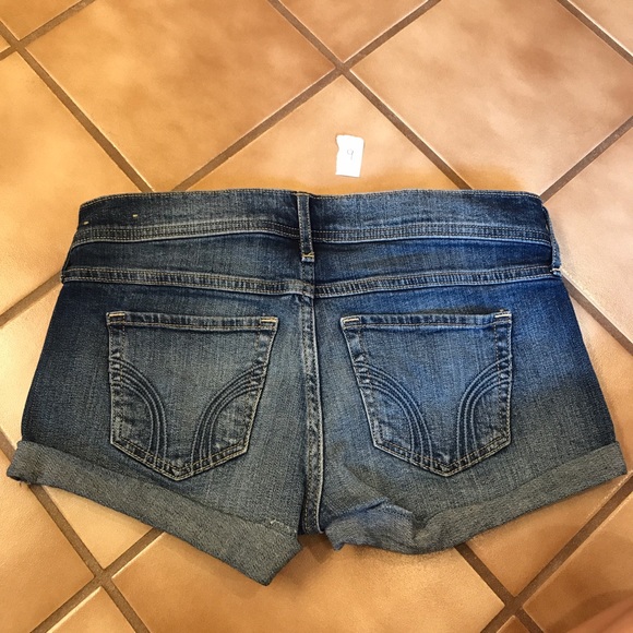 Hollister Low-Rise Short Shorts - Picture 2 of 7
