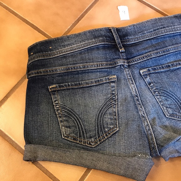 Hollister Low-Rise Short Shorts - Picture 5 of 7