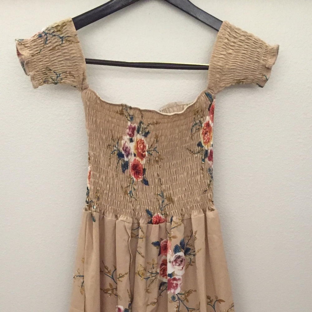 🌻 Floral Off The Shoulder Maxi Dress! - Picture 5 of 8