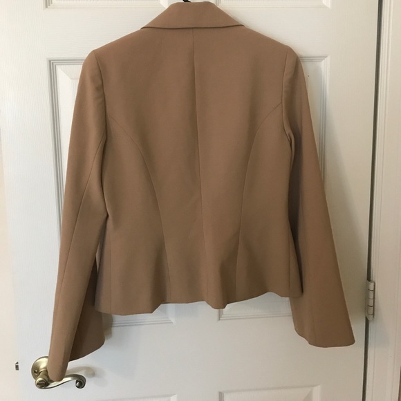 HOST PICK 🎉 Tan Trina Turk blazer - Picture 3 of 4