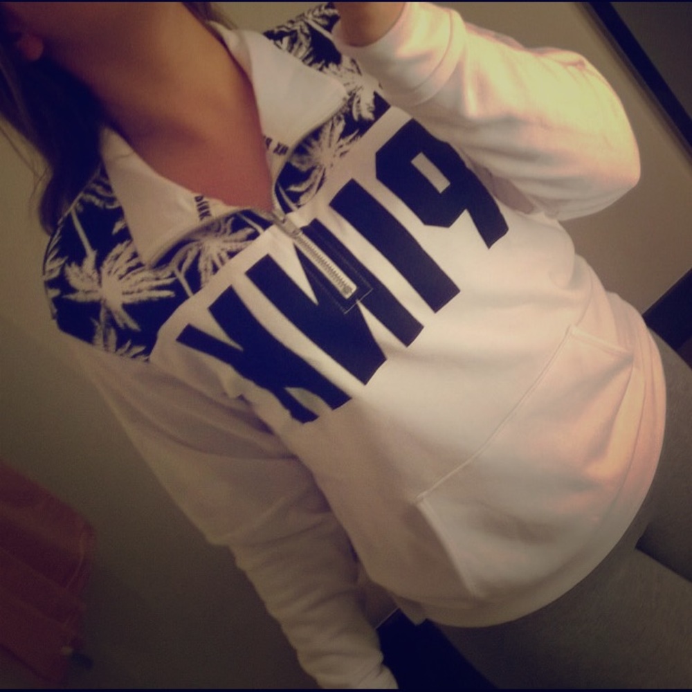 🌸🌺VICTORIA'S SECRET 🌴 PALM TREE PRINT⚪️ 1/2 ZIP