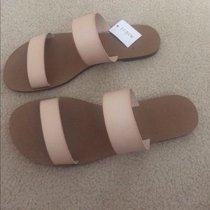 Flat sandals