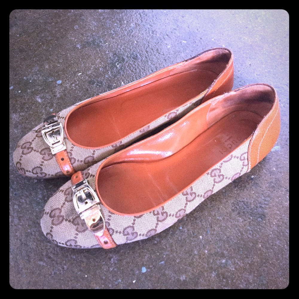 Gucci print flats with stirrup buckle