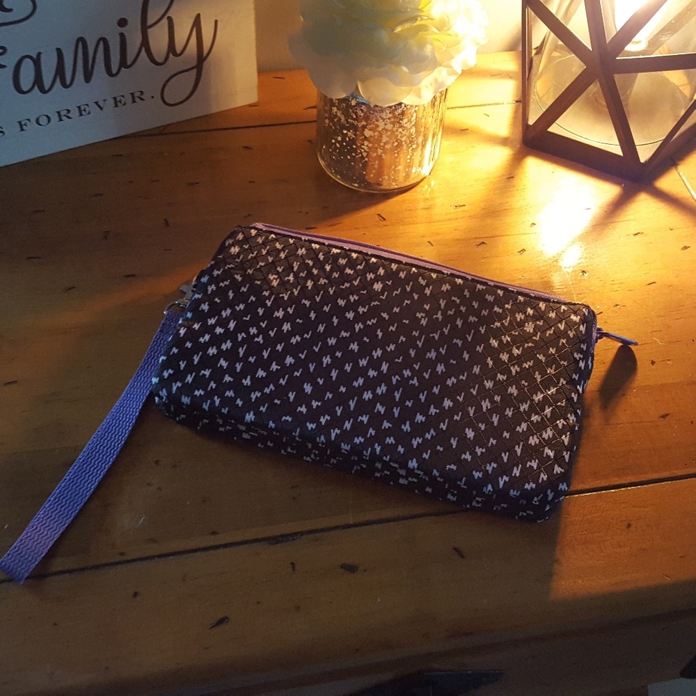 Thirty-One easy going wristlet