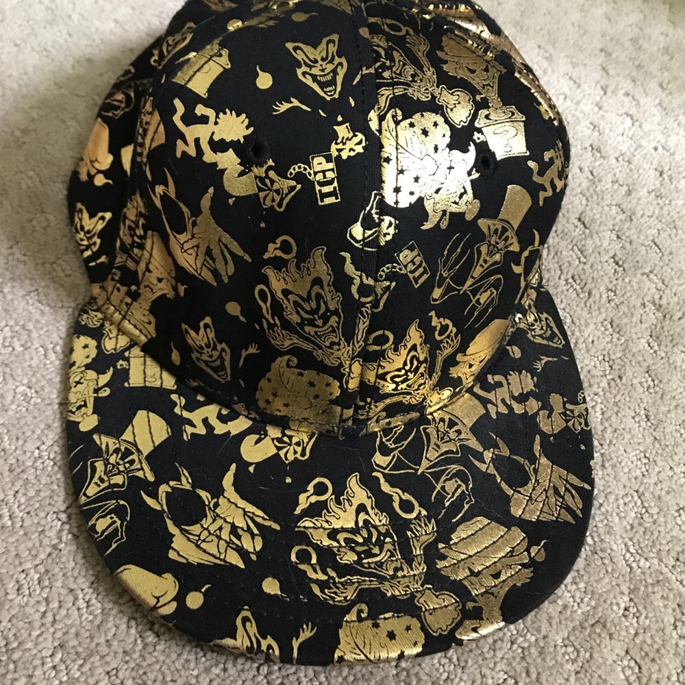 Hat-very interesting design