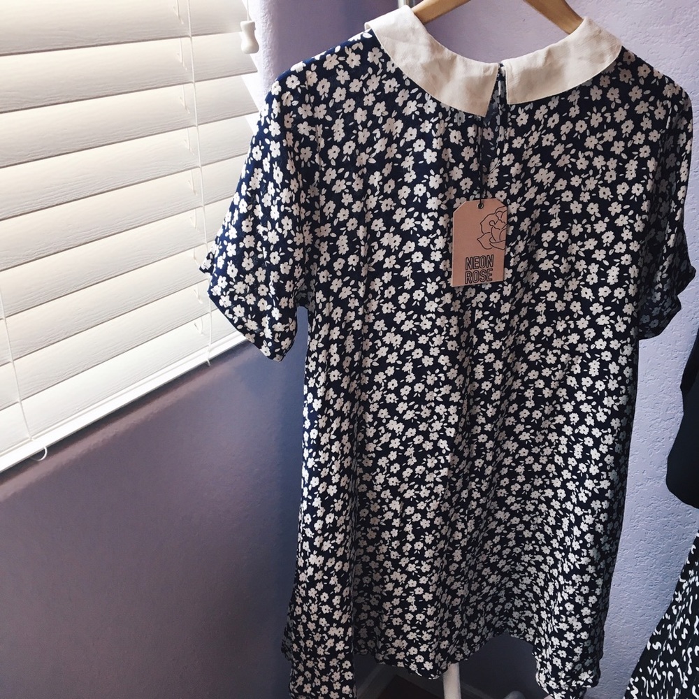 NWT!! Cute patterned collared dress!