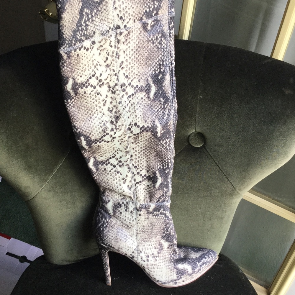 Over The Knee GUESS boots