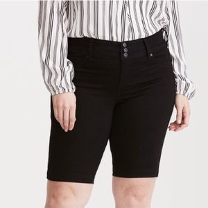 🖤Host Pick🖤 Torrid Bermuda Jegging Shorts Sz 16