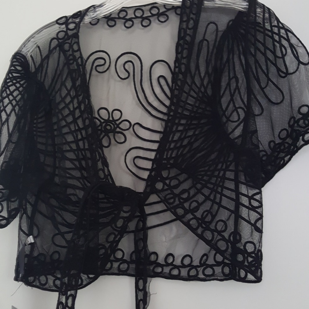 Super cute lace shrug. Perfect for summer.