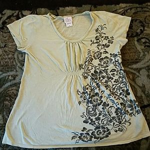 Lightweight maternity tee FREE with any purchase