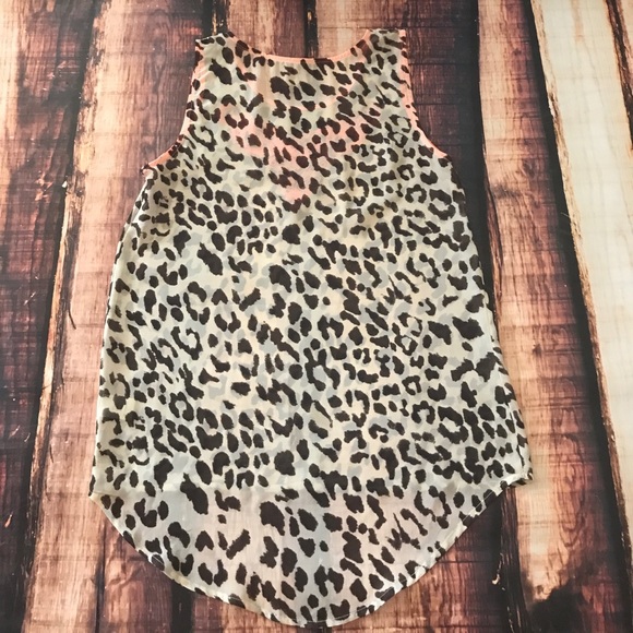 << Leopard Tribal Design High Low Sheer Top >> - Picture 3 of 4