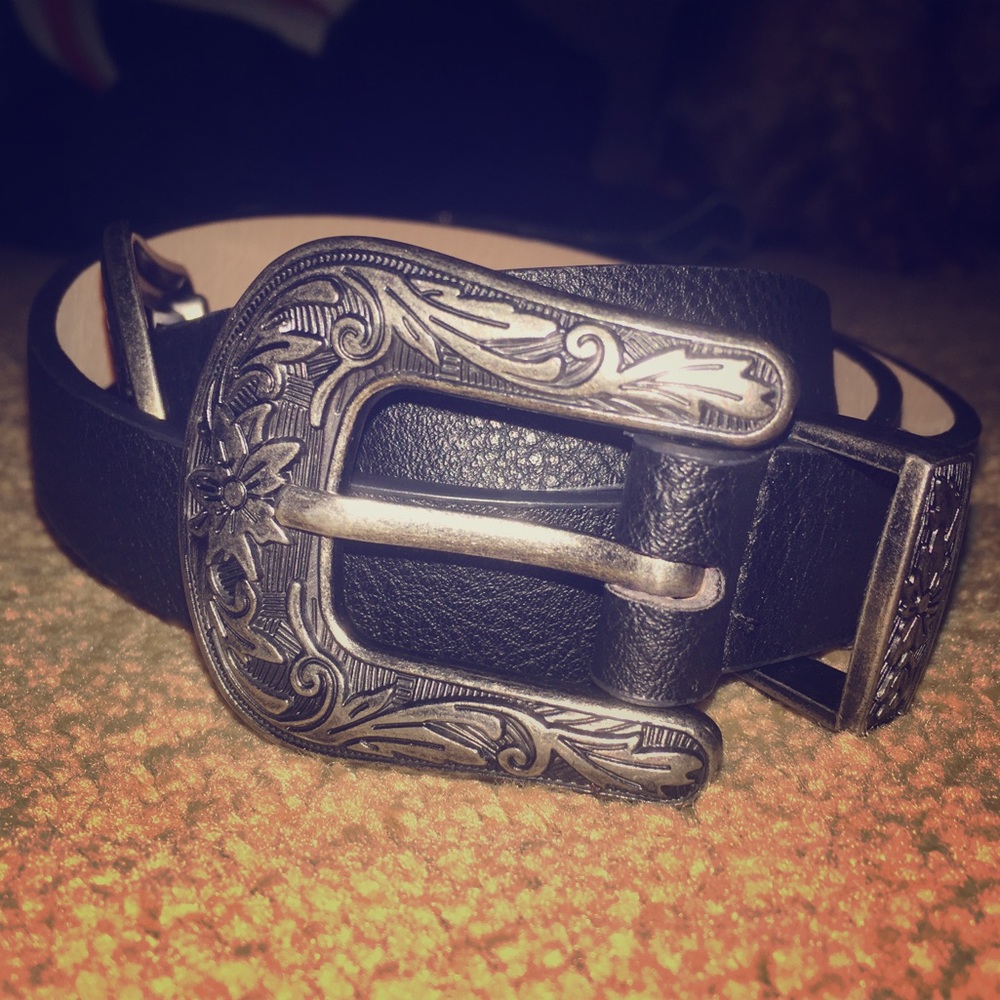 Double Buckle Horseshoe Belt