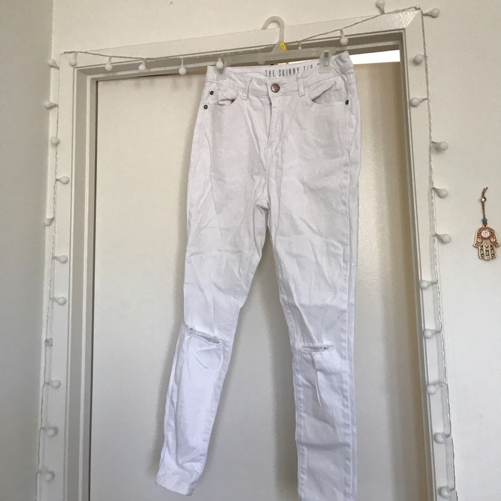 Cotton On High Waisted White Jeans with Knee Rip