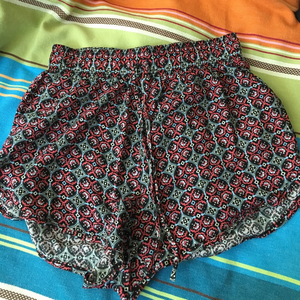 New without tags A&F printed shorts