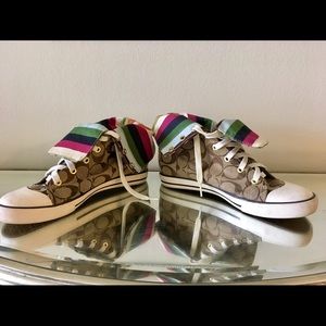 Authentic Coach👟bundle/save with matching purse!!