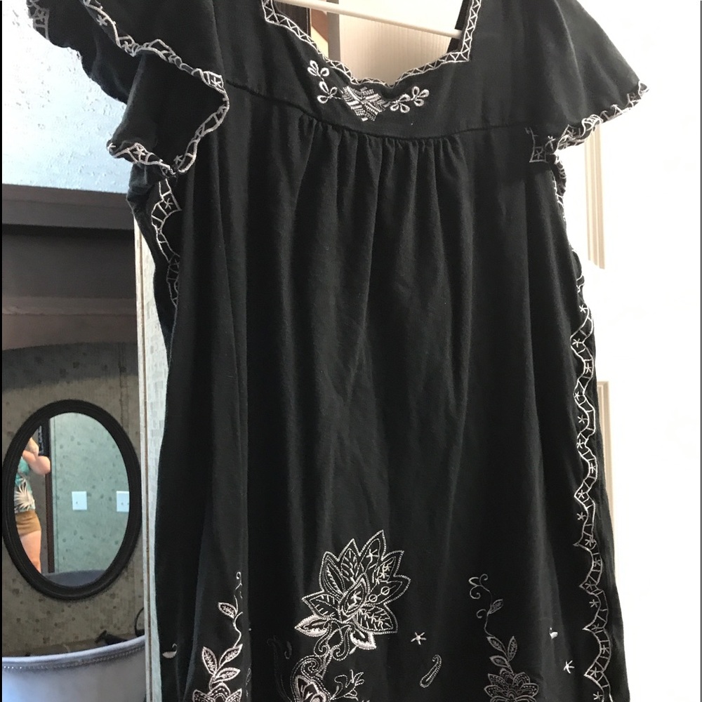 Tunic with Spanish like detail