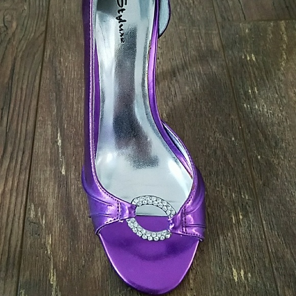Shoes - Picture 2 of 4