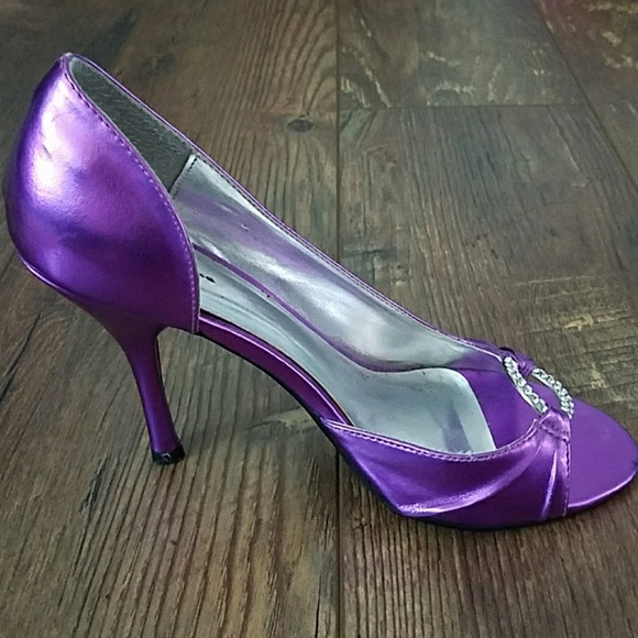 Shoes - Picture 3 of 4