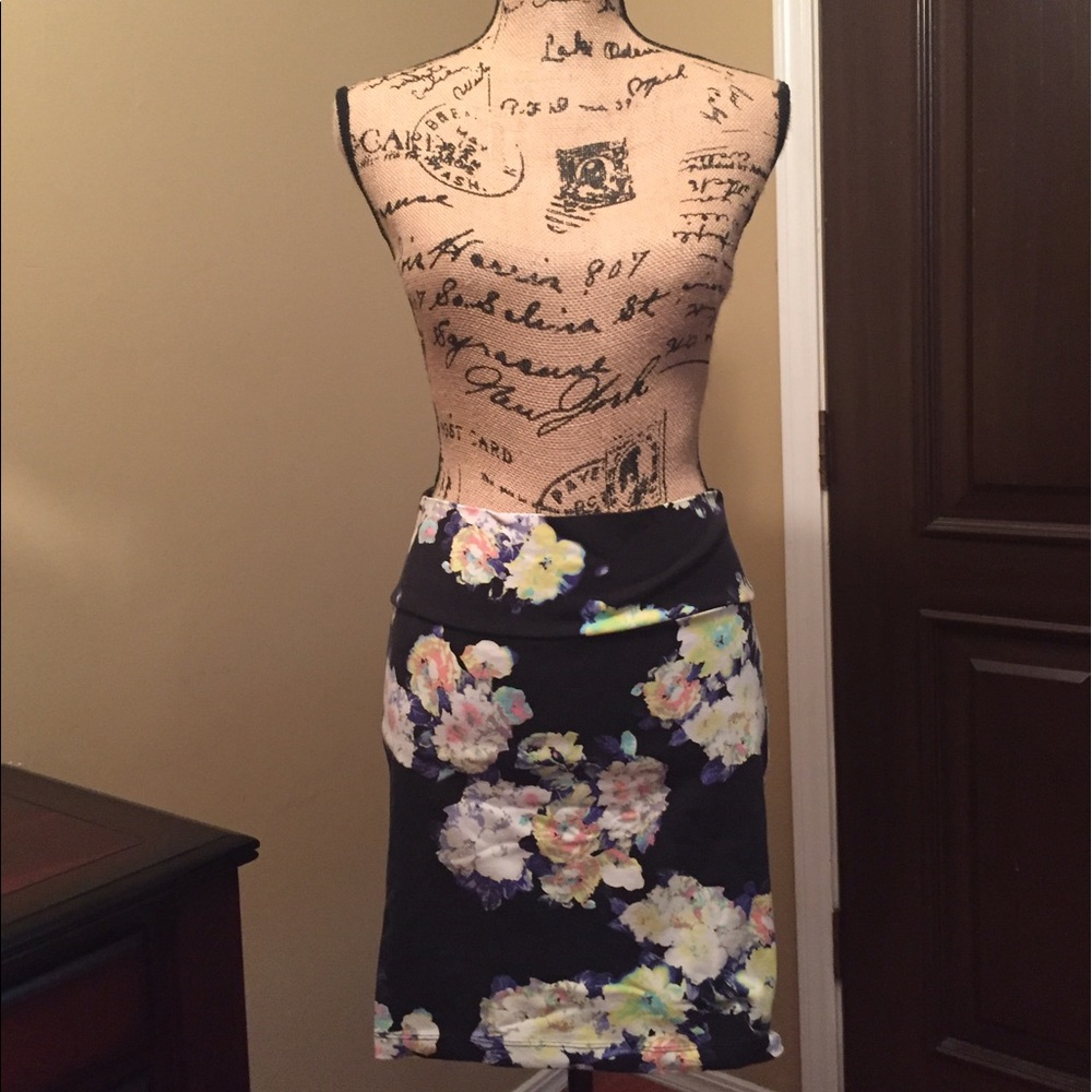Floral Stretch Mini Skirt