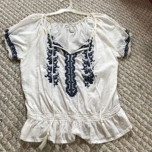 Fit and flare blouse with navy accents