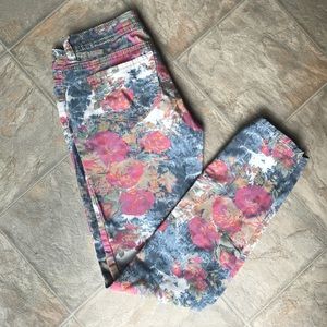 Almost Famous Floral Print Pant Size 1