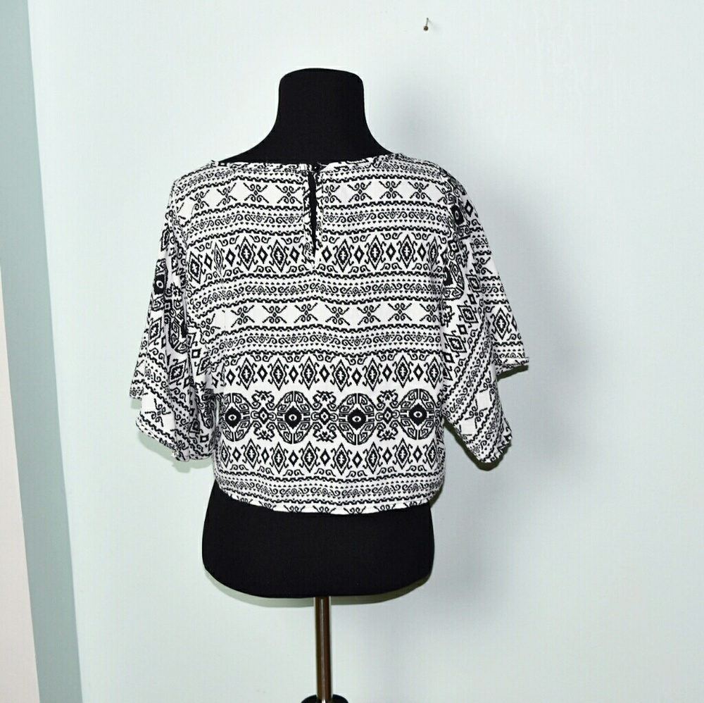 Super Cute Black and White Tribal Print Flowy Top - Picture 2 of 2