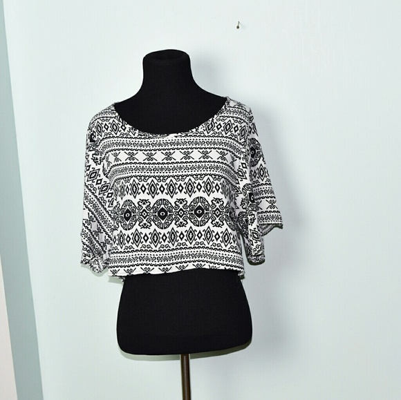 Tops - Super Cute Black and White Tribal Print Flowy Top