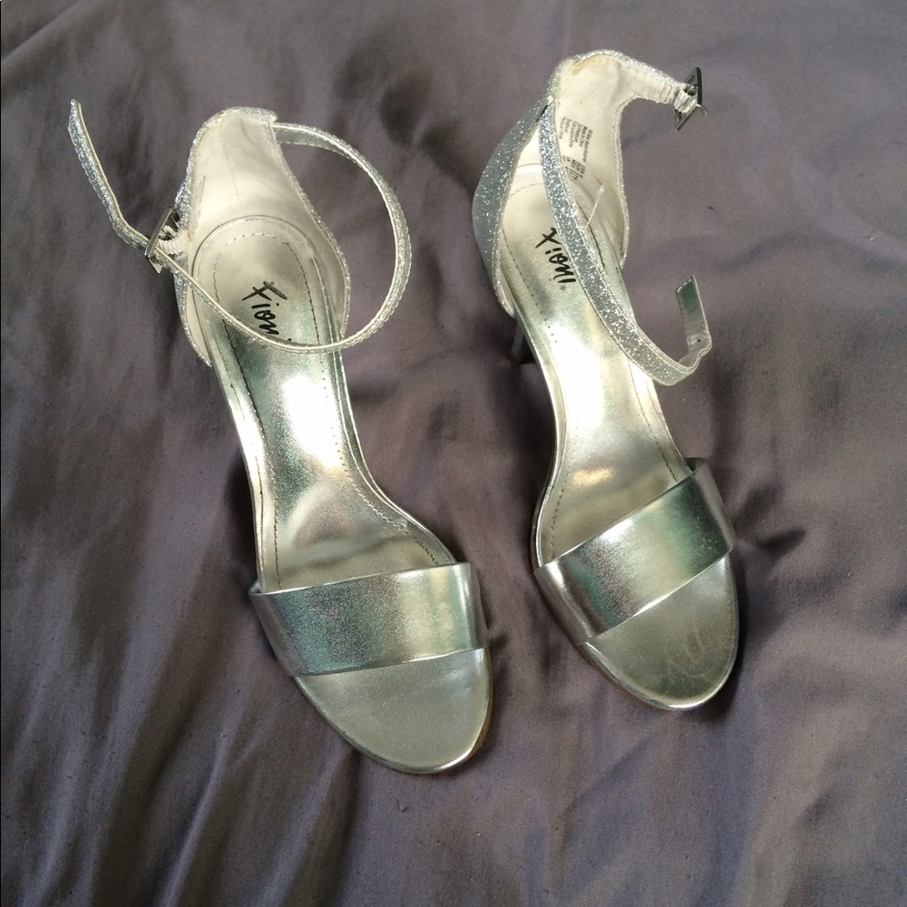 ☀️ Sparkly heels
