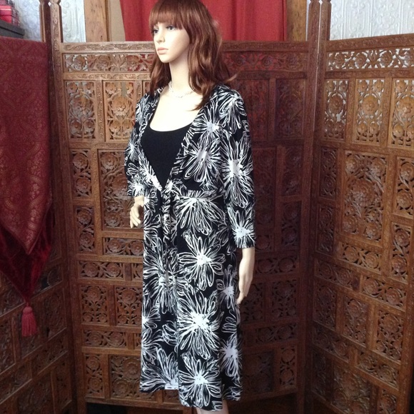 Apt 9 Black and white flower print dress , size L - Picture 3 of 8