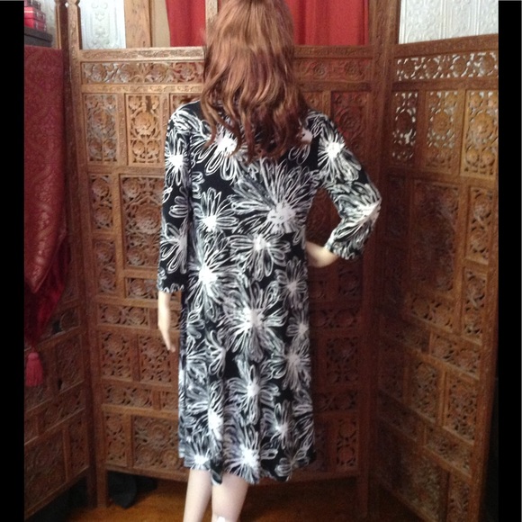 Apt 9 Black and white flower print dress , size L - Picture 5 of 8