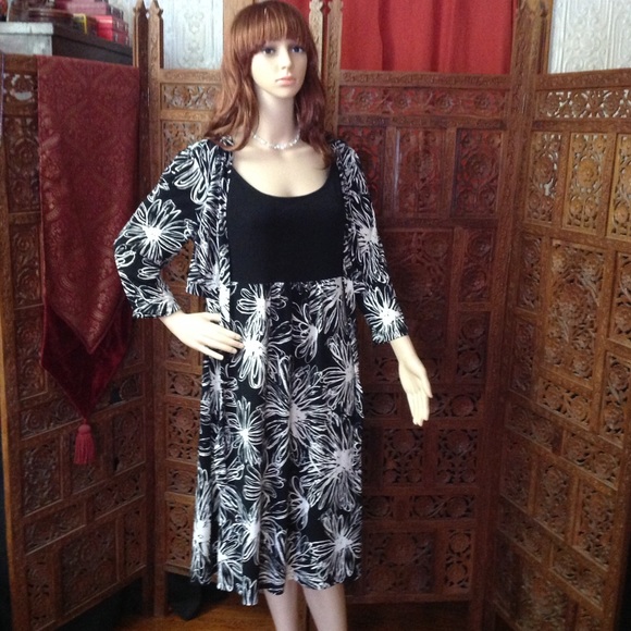 Apt 9 Black and white flower print dress , size L - Picture 7 of 8