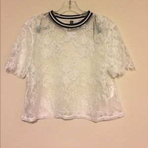 H&M slightly cropped top. Sz small - white lace.