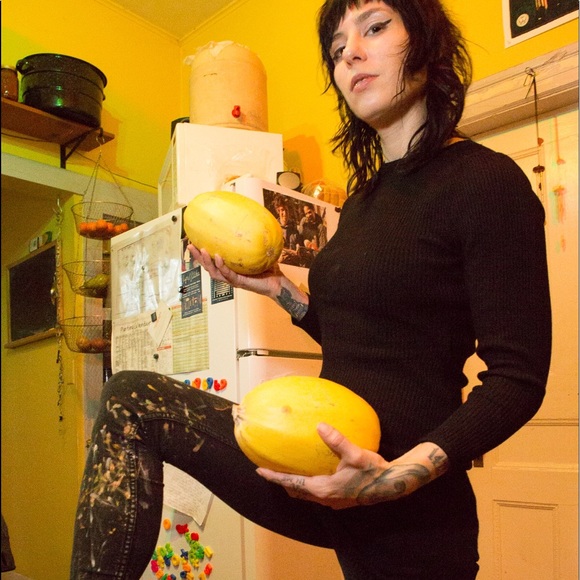 Meet your Posher, Karen - Picture 3 of 3