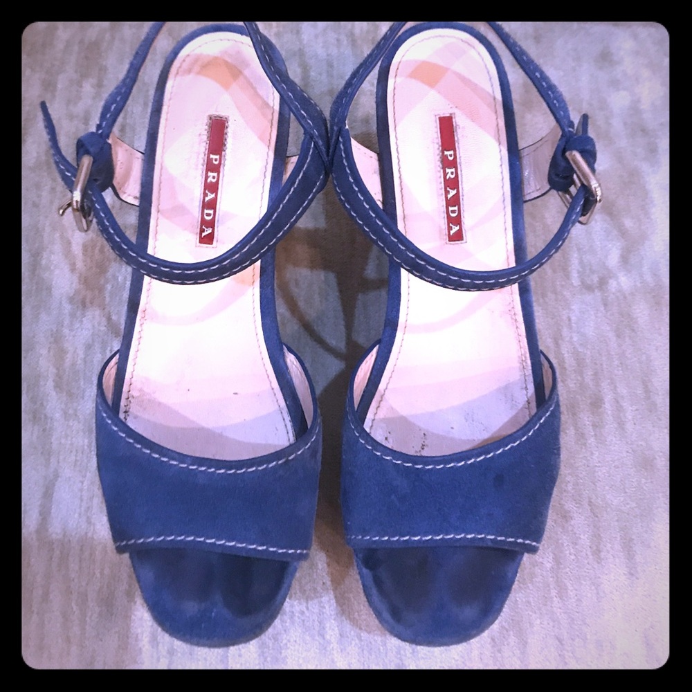 Blue suede wedge sandlles
