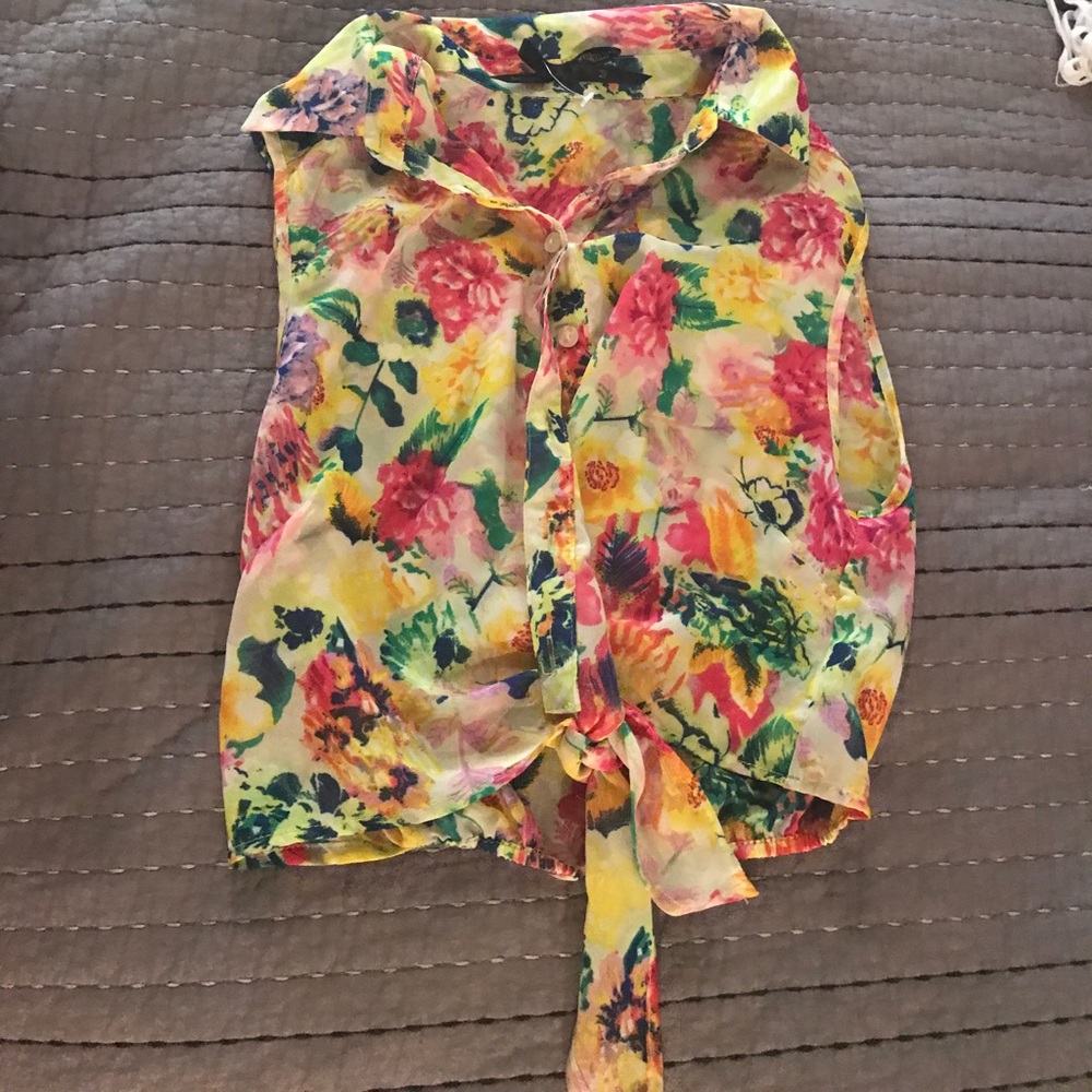 Flower print button up crop tank w tie bottom