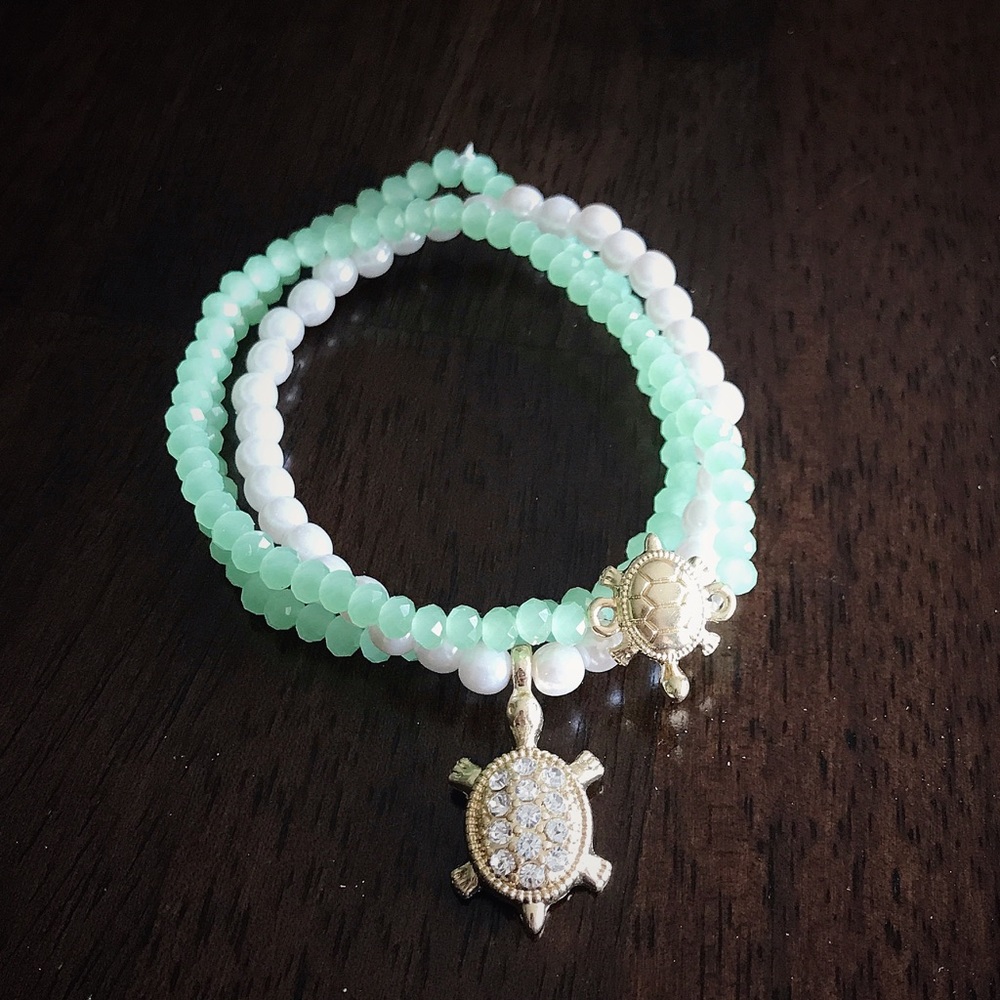 Green and White Sea Turtle Stretch Bracelets 🐢