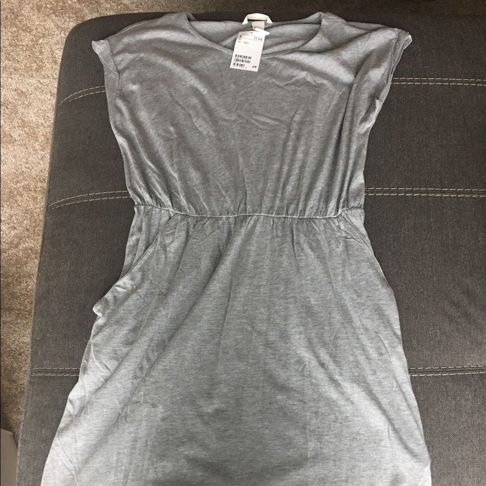 NWT! Size small gray dress with pockets