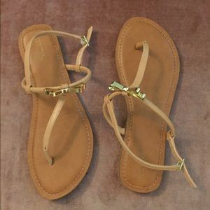 Merona nude and gold bow sandals | size 9